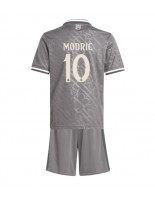 Real Madrid Luka Modric #10 Tredjedraktsett Barn 2024-25 Korte ermer (+ bukser)